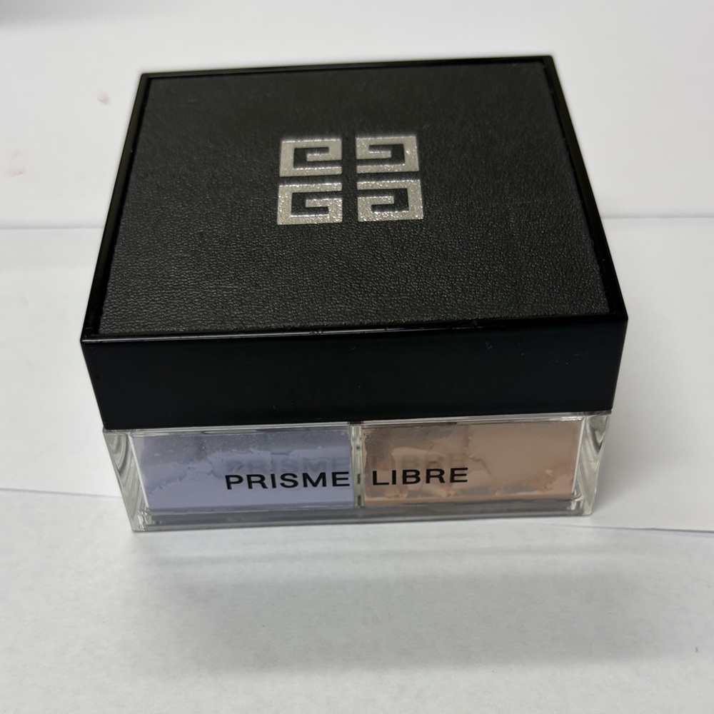 Givenchy Prisme Libre in 4 in 1 Harmony in Mousseline Acidulee